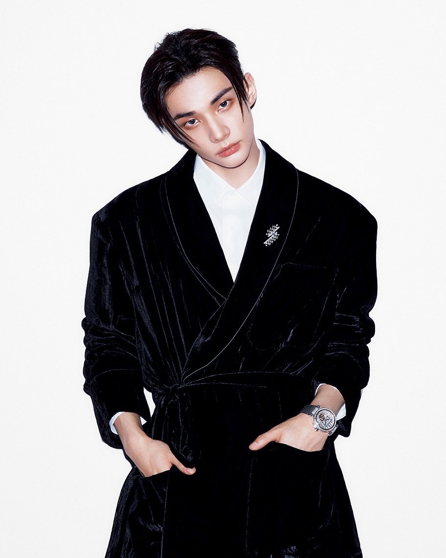 havenfiIm's tweet photo. cartier prince hyunjin looks STUNNING

#HYUNJIN_LeChoeurDesPierres
#HYUNJINxCARTIER https://t.co/hHoZMyEBod