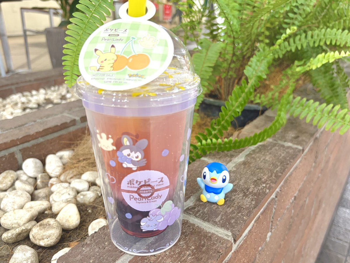cham_cham_14's tweet photo. 680円でポケモンのカップ買えて美味しいジュースまでついてきた！ https://t.co/R3us1D3T5v