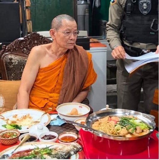 MY_1428_V2's tweet photo. คู่รักวัยใส

#วัดพุทไธศวรรย์
คนเหนือโต๊ะ https://t.co/m1AXQtrkf2