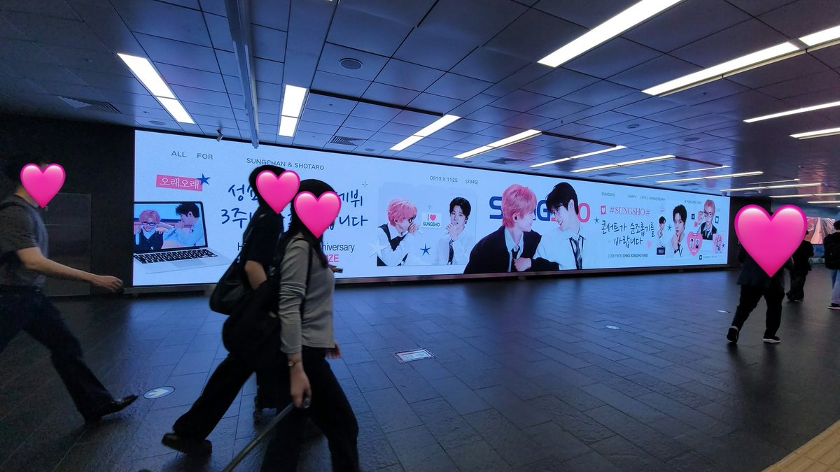Yolosweet13's tweet photo. 홍대 대형 스크린 촬영본입니다✨
성쇼 팬 여러분 모두 홍대에서 인증샷 찍으러 오세요💛

𝗟𝗢𝗩𝗘 𝗙𝗥𝗢𝗠 𝗖𝗛𝗜𝗡𝗔 𝗦𝗨𝗡𝗚𝗦𝗛𝗢 𝗙𝗔𝗡𝗦
#SUNGSHO #성쇼 #ソンタロ #RIIZE #라이즈 https://t.co/XfxtsdMOyd