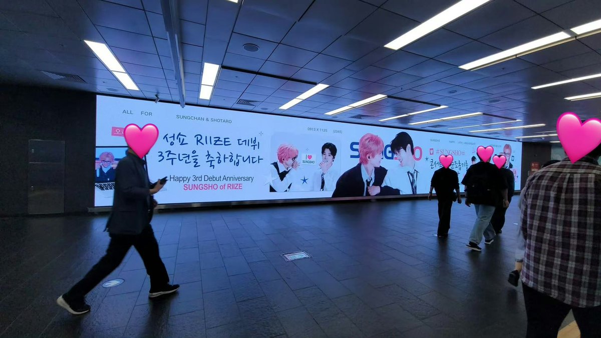 Yolosweet13's tweet photo. 홍대 대형 스크린 촬영본입니다✨
성쇼 팬 여러분 모두 홍대에서 인증샷 찍으러 오세요💛

𝗟𝗢𝗩𝗘 𝗙𝗥𝗢𝗠 𝗖𝗛𝗜𝗡𝗔 𝗦𝗨𝗡𝗚𝗦𝗛𝗢 𝗙𝗔𝗡𝗦
#SUNGSHO #성쇼 #ソンタロ #RIIZE #라이즈 https://t.co/XfxtsdMOyd