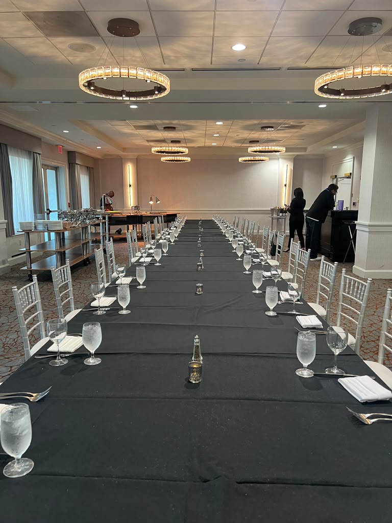 catbonar's tweet photo. Hosted a private reception at Boston Blockchain Week last night.

One table, thirty people, no stage and no decks. Builders, investors, and a few people from the regulatory side.

The conversation kept coming back to the same thing: most blockchain projects don't die in development. They die in procurement.

Thanks to @BostonBlockchain and @QubicLabs.

New York next.