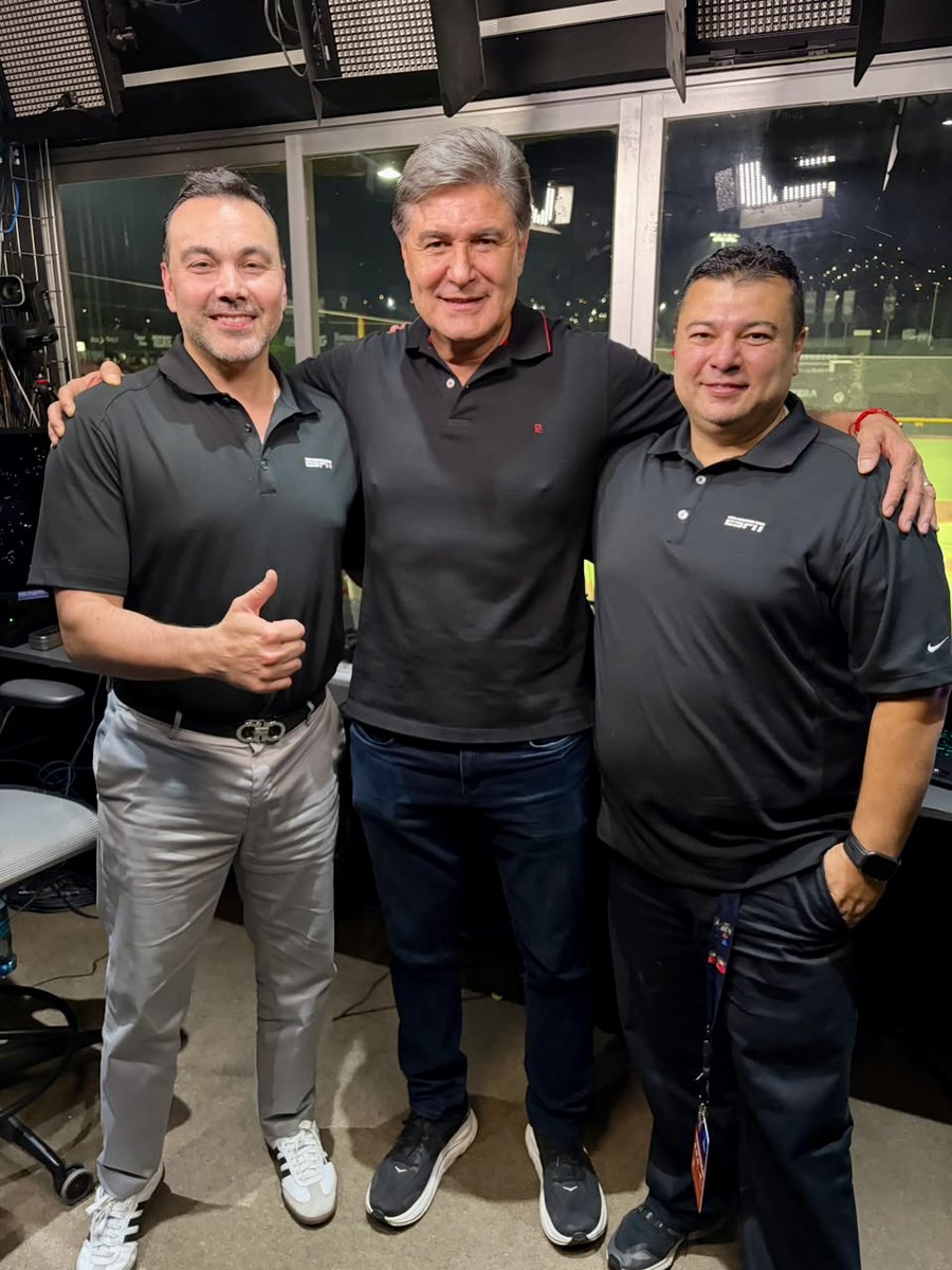 OmarCanizales's tweet photo. Qué gusto tenerles en casa, el Toros Mobil Park, @EitanBenezra y @JESanchez_ESPN durante la Serie del Rey, esperando que estén disfrutando de esta gran ciudad y de la hospitalidad de nuestra afición en la serie por el título de la @LMBBanorte
#TorosDeCorazón #LMBxESPN https://t.co/TjvHhRk6iq