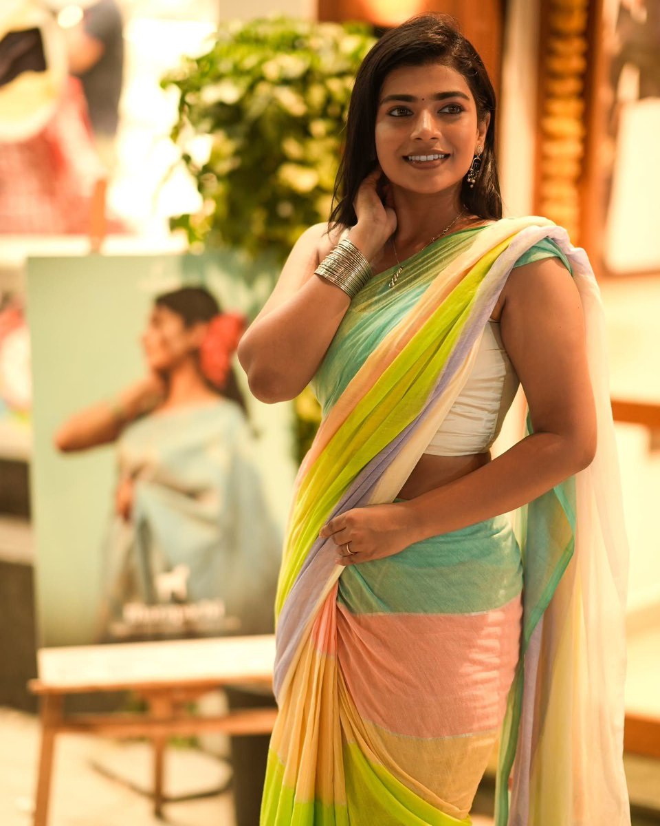 BevAnsarisho's tweet photo. Swetha Kumar looks vibrant in a multicolored saree in her latest photos. Click to view her colorful fashion gallery. https://t.co/gBLpgXM8pG