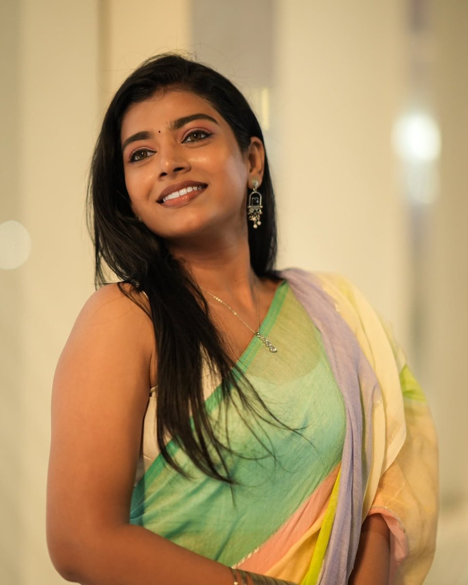 BevAnsarisho's tweet photo. Swetha Kumar looks vibrant in a multicolored saree in her latest photos. Click to view her colorful fashion gallery. https://t.co/gBLpgXM8pG