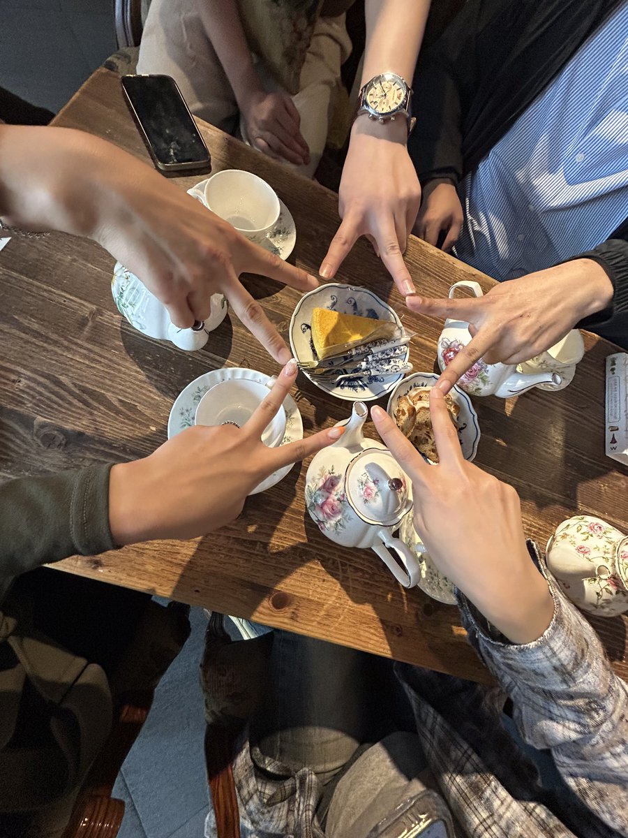 dan0o's tweet photo. 즐거운 𝓣𝓮𝓪 𝓹𝓪𝓻𝓽𝔂… https://t.co/juOb7Unqko