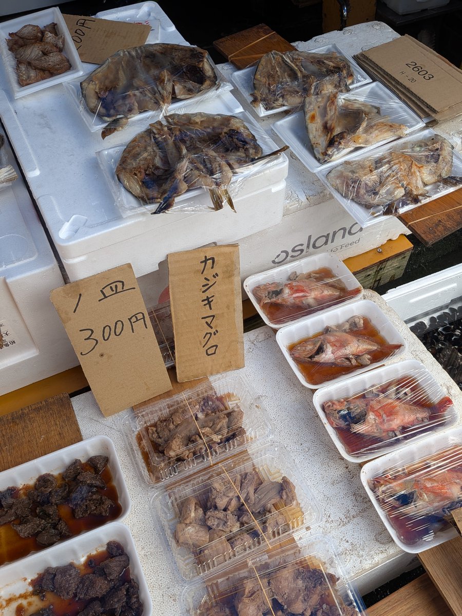UoyoneShoten's tweet photo. 9/10（木）
お刺身は生マグロ、赤身、マグロブツ、クジラ、赤貝、ブツナメロウ、ツブ貝、アワビ、タイ、甘エビ、イイダコ、剣先イカ、大盛りネギトロなど〜 https://t.co/JbpXgkRFCs