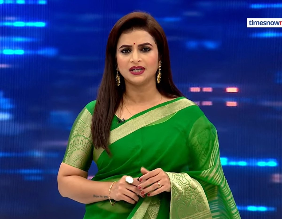 JyotikaSNaik's tweet photo. Standing out in the crowd, as the very beautiful @jyotimishra999 shows her love for enchanting sarees on her prime time show ❤️💚🤎🖤

#NewsKiPathshala 

#sareelove #sareesonair #sareestowork #sareeanchor #sareeswag #sareedrape #sareecollection #sareepact @TNNavbharat https://t.co/gSR4OBmVZb