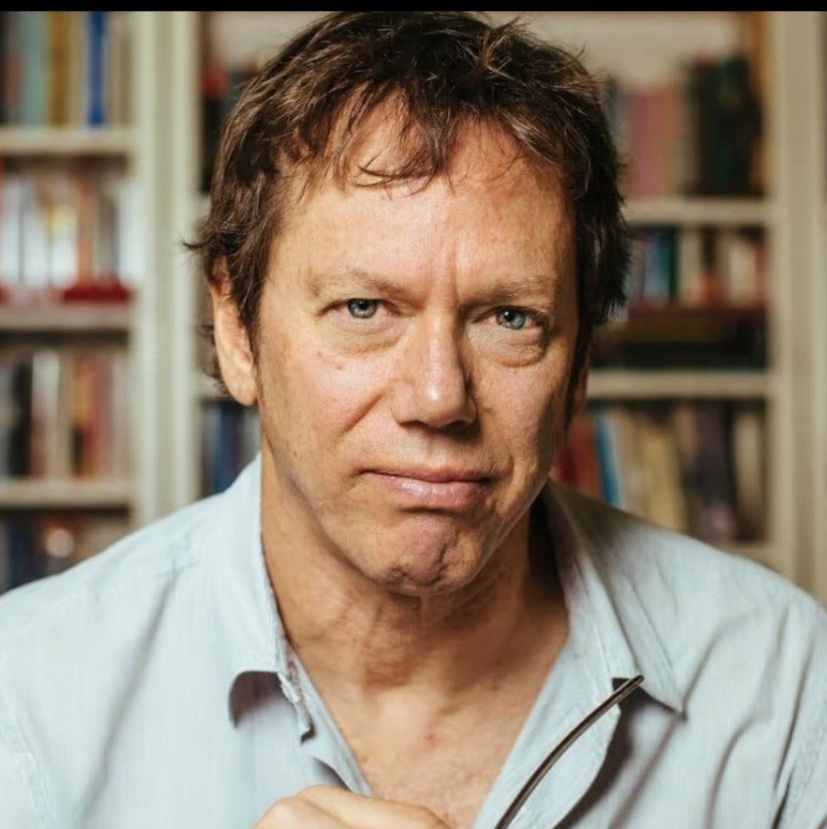 cleansheet_1's tweet photo. ROBERT GREENE
Mwandishi mashughuli wa vitabu vyenye maarifa ya kuwapa watu mamlaka katika jamii zao

Moja ya vitabu vyenye maarifa ynayompa mtu nguvu zaidi dunian ni
-THE 48 LAWS OF POWER
-THE ART OF SEDUCTION
-THE LAWS OF HUMAN NATURE na
-MASTERY

Watu wengi wamedai nianze kuvichambua vitabu hivi kwa ufupi na kwa lugha inayoeleweka(Kiswahili)

Leo nitaanza na 48 LAWS OF POWER
👇