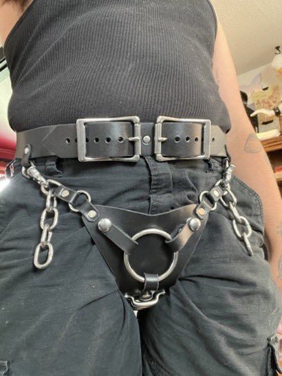 freshnewg0ddess's tweet photo. I’m gonna make you send me everything you have while putting you in a Chasity and begging to take it off so u can goon
#Findom #Chasity #ballbusting #blackmail #humiliation #cashmeets #loserfeet #BDSM #cei #sph https://t.co/J9RPDf5WnS