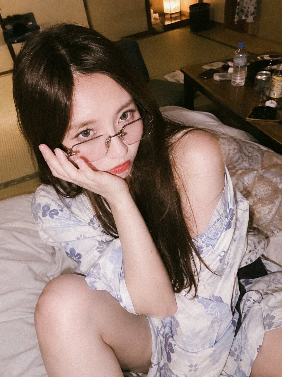 yghyghdd's tweet photo. 第一AI       最高质量     免费高清！
脱衣 改图 意淫朋友 这次你要错过吗？

点击连结私聊机器人，脱光你的朋友🍑
https://t.co/6dvTrrpFxr https://t.co/vZ3JbmnDut