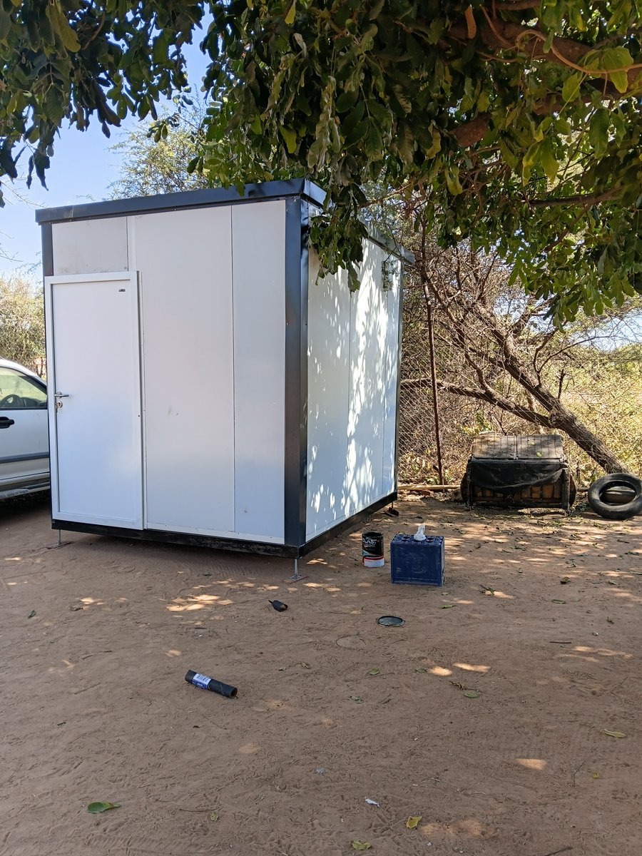 TsotlheO's tweet photo. Top of the morning  guys I have a 2.4 ×2.4 up for rent small business owners ta le itseele leye go bula boutique or tuckshop 71445756 https://t.co/6pMDhsqqy9