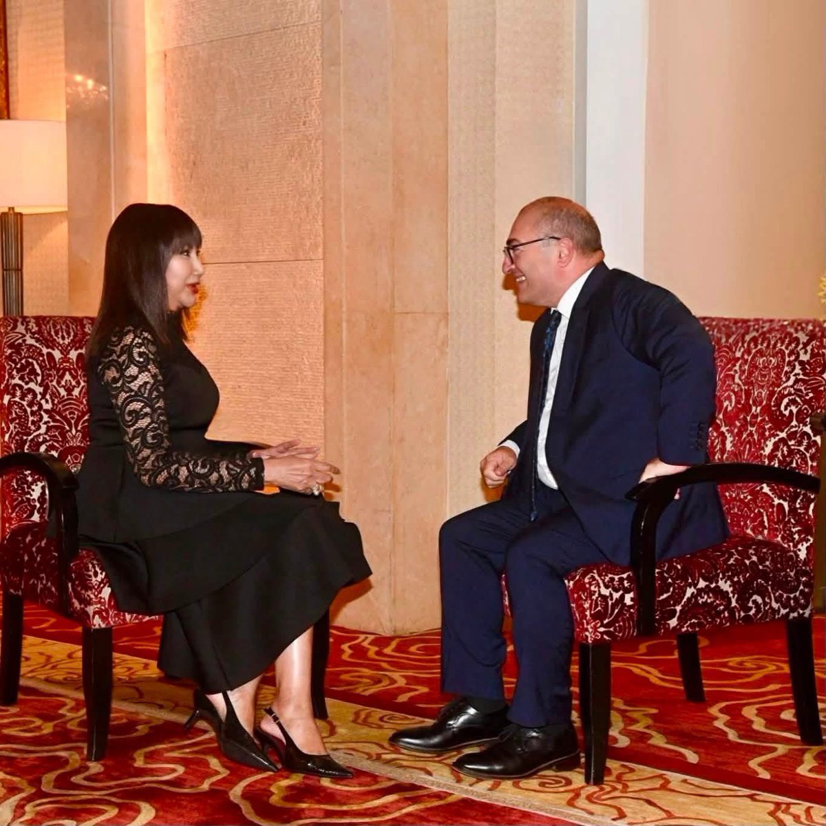 AzEmbassyTH's tweet photo. Səfir Elçin Bəşirov Tailandın nüfuzlu mətbuat orqanlarından olan “Matichon” jurnalının müxbiri xanım Çanadda Jinayodhinə müsahibə verib. Müsahibədə Azərbaycanın zəngin tarixi və mədəniyyəti, geniş turizm imkanları və Azərbaycan-Tailand ikitərəfli münasibətlərinin inkişafı barədə tailandlı oxuculara məlumat verilib.

https://t.co/n7lffobJEi