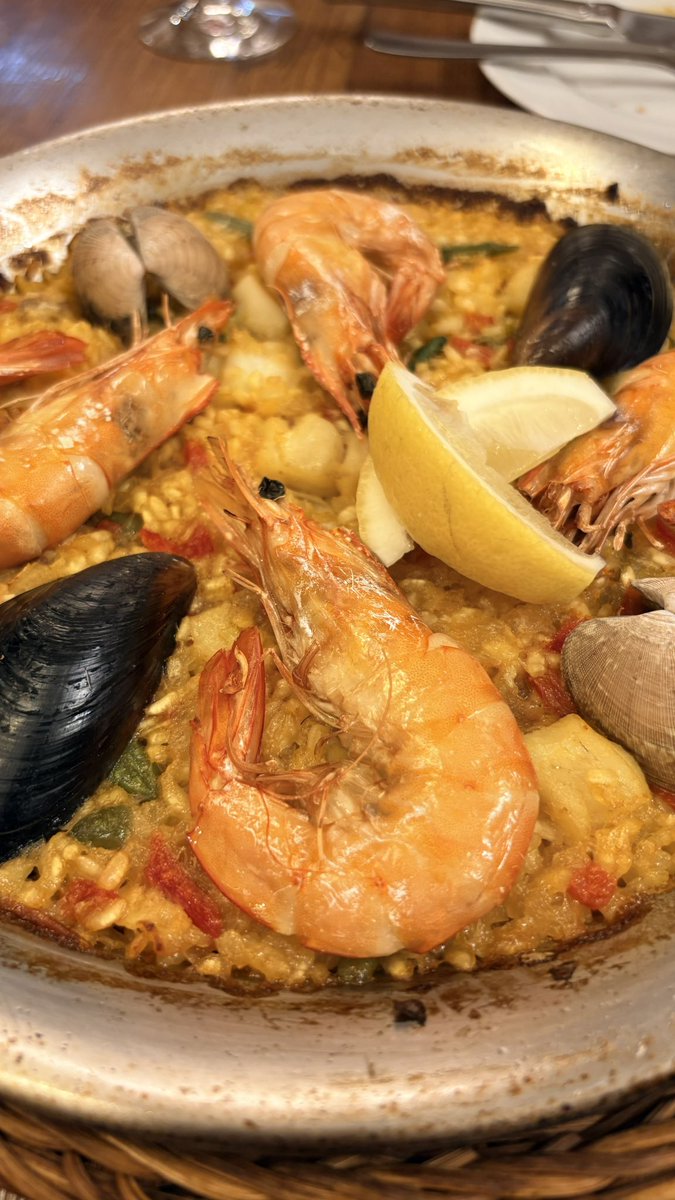 KaoruArima's tweet photo. お茶の水でスペイン料理🇪🇸 https://t.co/2QFYEFYYLM