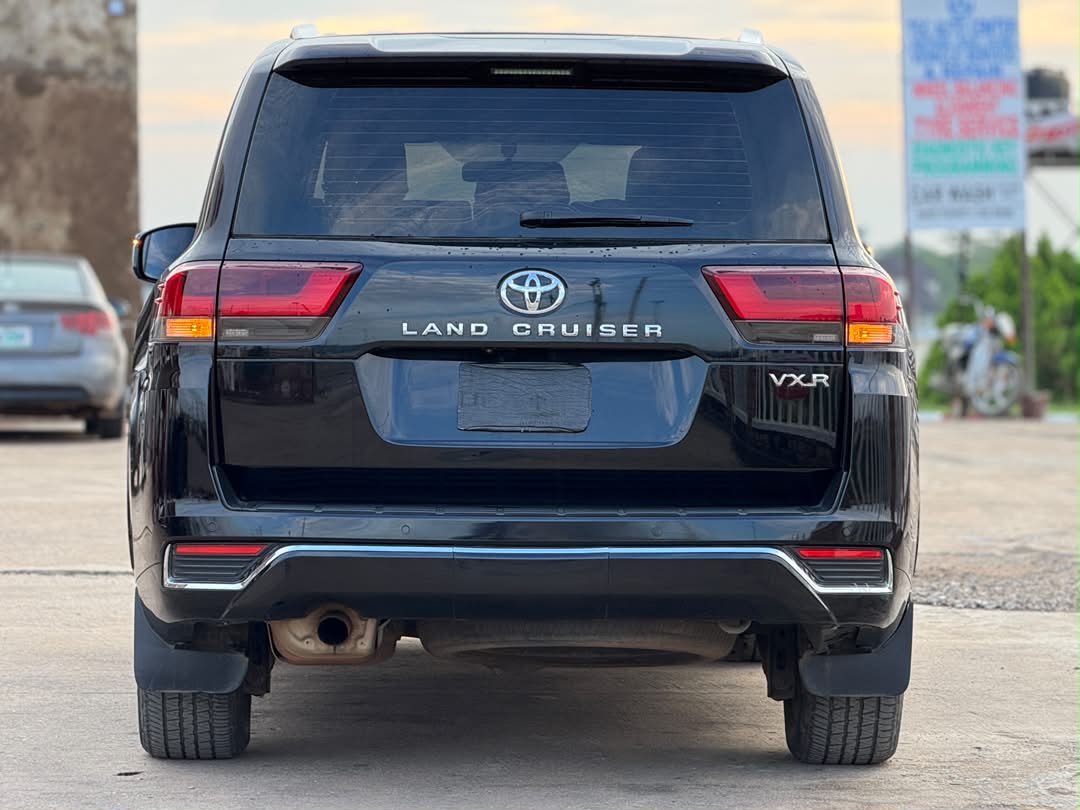 abdubazza's tweet photo. For Sale!! Extremely Clean 2023 Toyota Land Cruiser VXR V6.

A premium luxury SUV combining power, comfort and exceptional road presence. Perfect for executive and personal use.

📍Available in Abuja
💰Asking Price: ₦110,000,000

📩 Interested buyers should kindly send a DM. https://t.co/Bfyar7UbOm