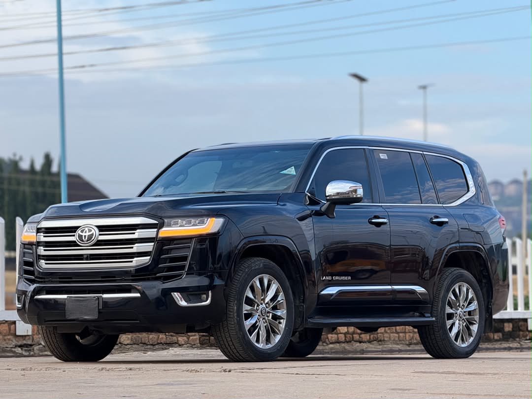 abdubazza's tweet photo. For Sale!! Extremely Clean 2023 Toyota Land Cruiser VXR V6.

A premium luxury SUV combining power, comfort and exceptional road presence. Perfect for executive and personal use.

📍Available in Abuja
💰Asking Price: ₦110,000,000

📩 Interested buyers should kindly send a DM. https://t.co/Bfyar7UbOm