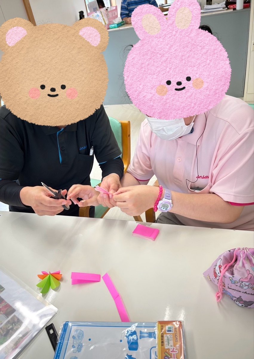 akiwa_kai's tweet photo. セサミ・みやざきです('◇')ゞ
生活介護のスタッフさんが、もみじ🍂を
折り紙で折りました。
支援員の説明をしっかり聞きながら
取り組めていました。
折ったもみじは施設内に掲示したいと
思います👍
#宮崎市
#生活介護
#就労継続支援B型
#秋
#もみじ
#折り紙 https://t.co/CDCH3sYxA2