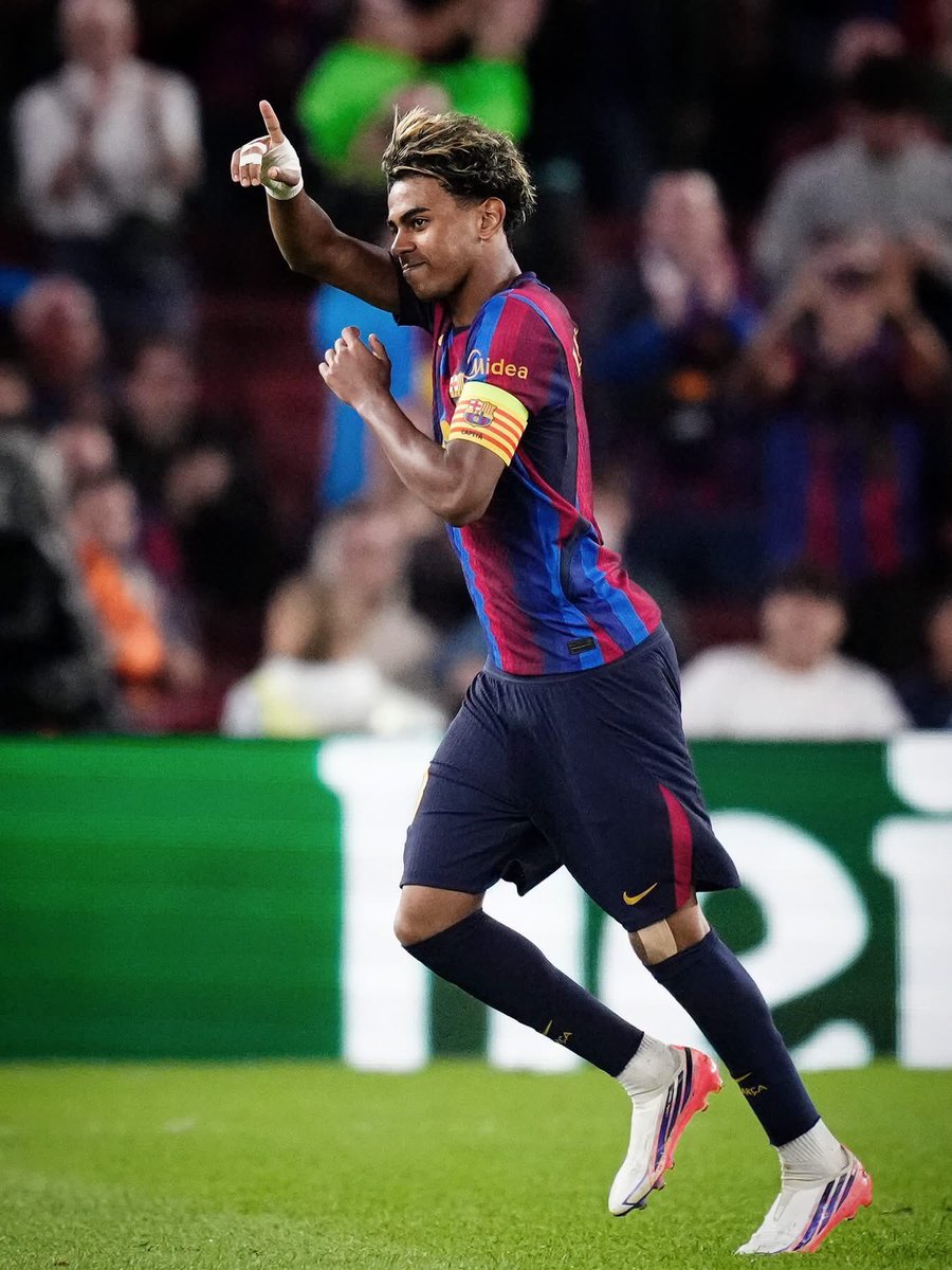 AyoIsReall's tweet photo. 𝐘𝐎𝐔𝐍𝐆𝐄𝐒𝐓 𝐂𝐀𝐏𝐓𝐀𝐈𝐍 𝐄𝐕𝐄𝐑 𝐈𝐍 𝐁𝐀𝐑𝐂𝐄𝐋𝐎𝐍𝐀 𝐇𝐈𝐒𝐓𝐎𝐑𝐘 𝐋𝐀𝐌𝐈𝐍𝐄 𝐒𝐂𝐎𝐑𝐄𝐒 𝐎𝐍 𝐅𝐑𝐄𝐄 𝐊𝐈𝐂𝐊!🔵🔴

What a moment for Lamine Yamal,as wearing the 𝐜𝐚𝐩𝐭𝐚𝐢𝐧’𝐬 𝐚𝐫𝐦𝐛𝐚𝐧𝐝 at 19 years old and delivering a free kick goal!💫

𝑴𝒂𝒈𝒊𝒄. ⚡️ https://t.co/Tt38JOy70Q