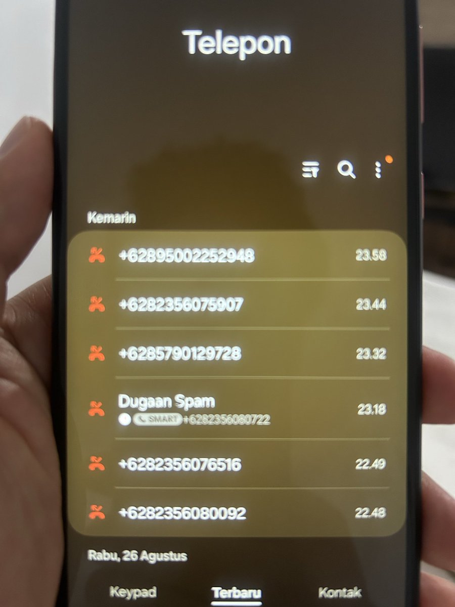 ddk_ddk123's tweet photo. Ini HP dipakenya sebulan sekali. Kalo ada yg nelpon, lngsng BLOCK. Ganggu orang lg tidur. Nomor judol pasti 🤣. https://t.co/wWS3dgBc5I