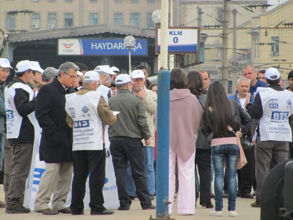 dayanhaydarpasa's tweet photo. İstanbul’un merkez tren garı 4832 gündür tren trafiğine ve halka kapalı 

Açılış için ilan edilen 29 Ekim 2026 tarihi de hayal oldu https://t.co/LIpKs1EWku