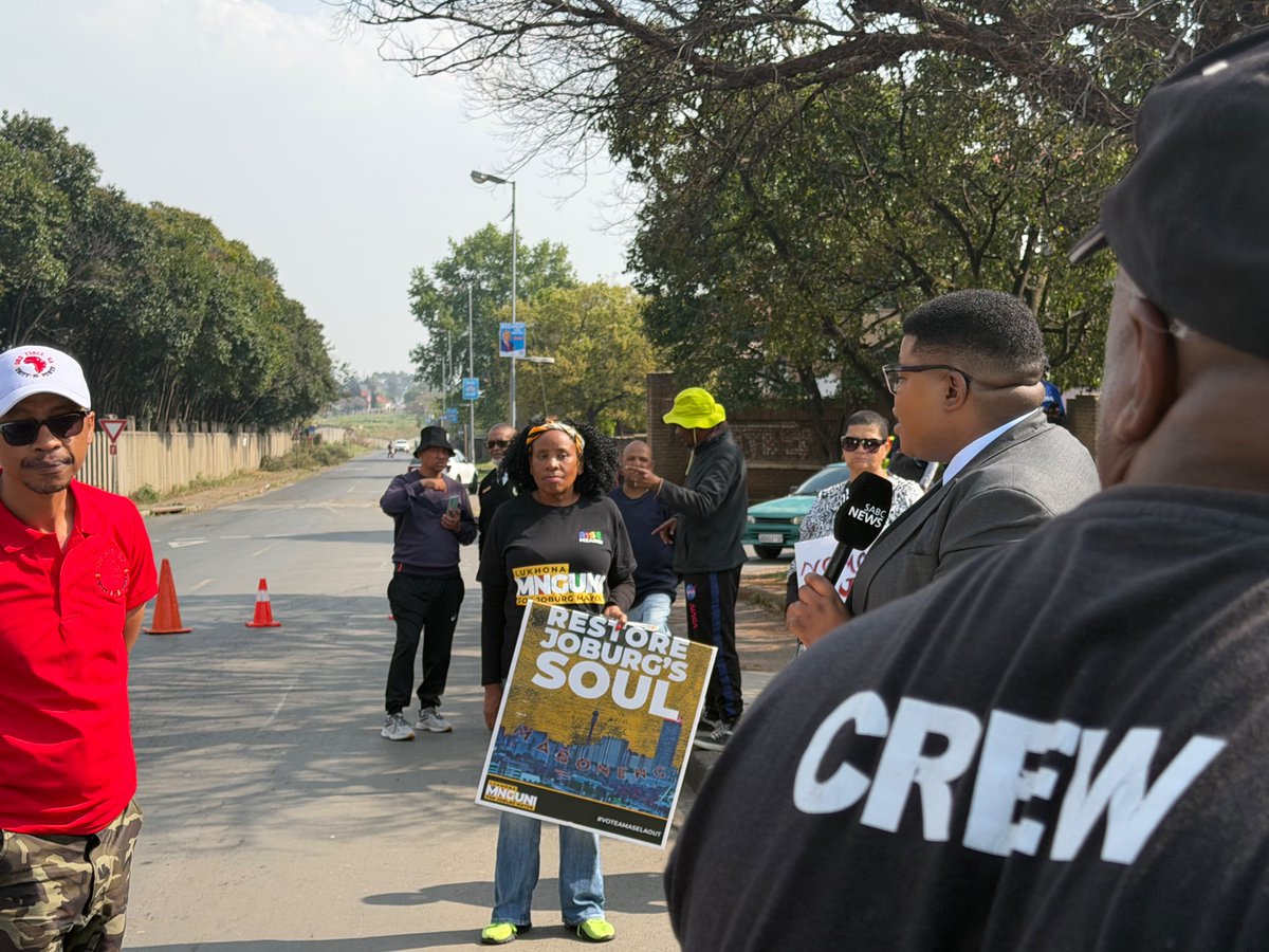Rise_Mzansi's tweet photo. RISE Mzansi was on the ground in Sophiatown in solidarity with the community as residents continue to confront the senseless violence and devastating impact of gangsterism.

Together with Bishop Dulton Adams and Dr Bandile Masuku, we stood with residents, listened to their concerns and reaffirmed the need for safer communities where families and young people can live without fear.

The fight against gangsterism requires communities, leaders and all stakeholders to stand together and take action. Sophiatown deserves better.

#RISEMzansi #lukhonamnguni
#voteamaselaout @ThembiMrototo