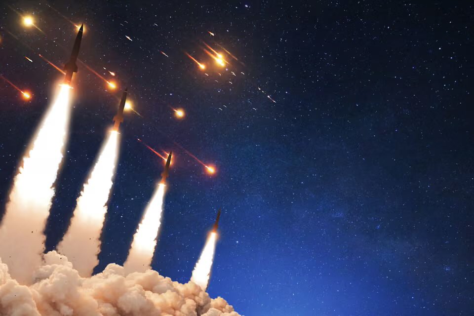 Rajpal_BJP's tweet photo. A Real Danger -“Building advance self-improving intelligence AI could kill us all by the end of the decade” remarks a Resercher of AI Jacob Coxon who resigned from AI firm Anthrophic. #SelfImprovingAI #HumanRace #CatastrophicWarning https://t.co/4OEJTIpBQC