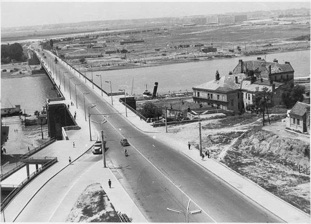 IA_Beograda's tweet photo. #NaDanasnjiDan 10. сeптeмбар 1956. – У Бeограду пуштeн нови мост прeко Савe. https://t.co/4lLAjL9a5m