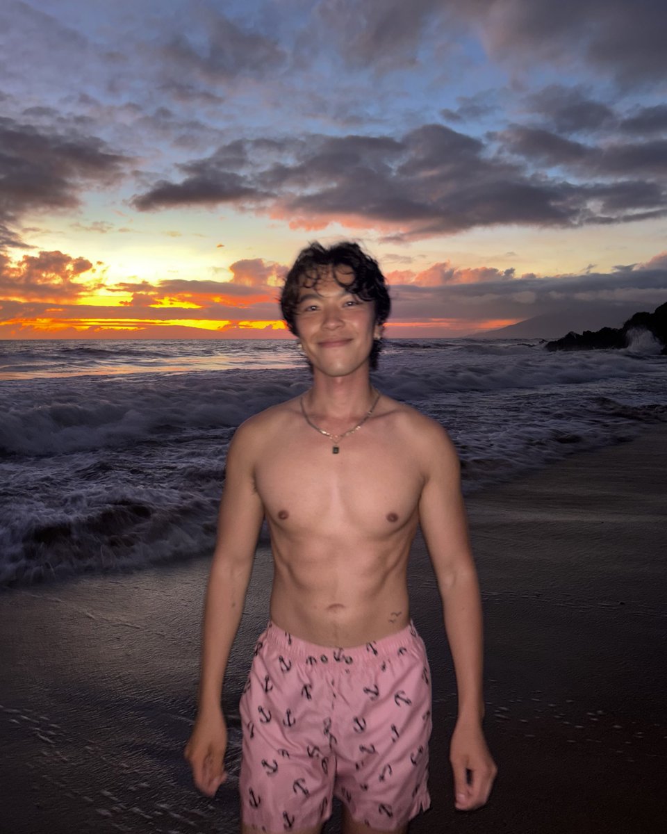rexfnguyen's tweet photo. lap 28 around the sun 🌞 https://t.co/Z77Cg3M4TD