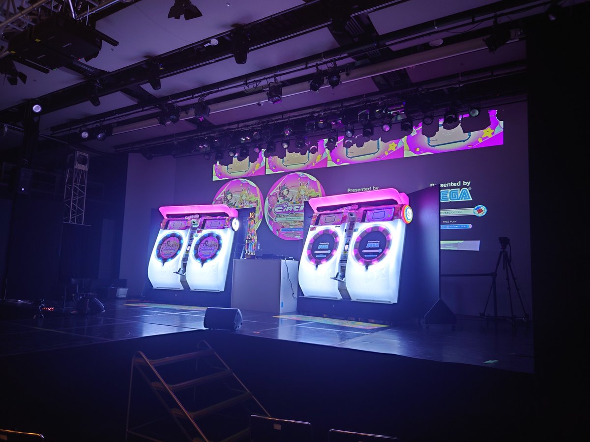 SekiyuDX_Event's tweet photo. 【ご案内】
石油DX杯の観戦についてのご案内です‼️

参考に、去年の会場写真です。
300-400人ほど収容できる会場です。
実際はまだ広いです‼️

人数把握を致しますので、団体戦に参加予定の方、観戦予定の方はこちらのTwiplaに‼️⬇

-HYPER- 石油DX杯観戦席について‼️ https://t.co/DKiEoffvet https://t.co/5RJdGY5IxX