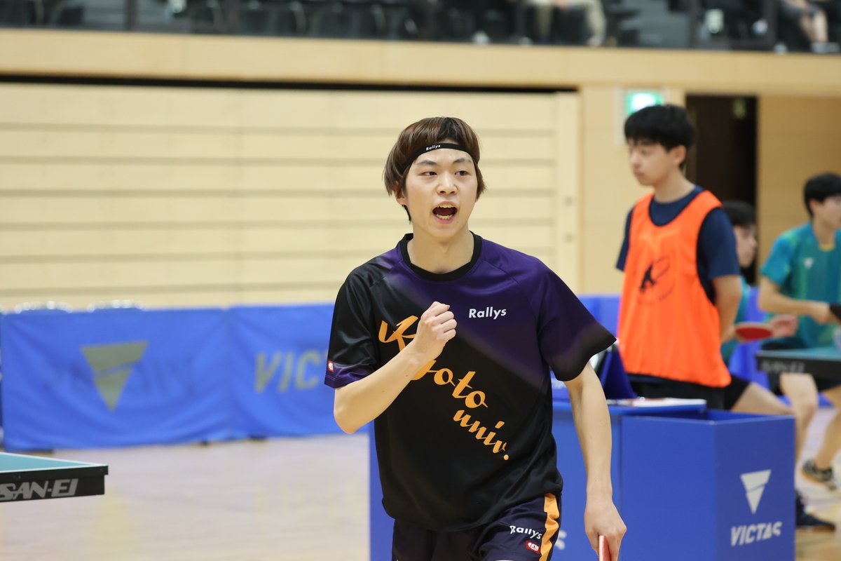 Rallys_pingpong's tweet photo. 令和8年度関西学生卓球秋季リーグ戦📷

ガッツポーズ集③ https://t.co/3jZclXj438