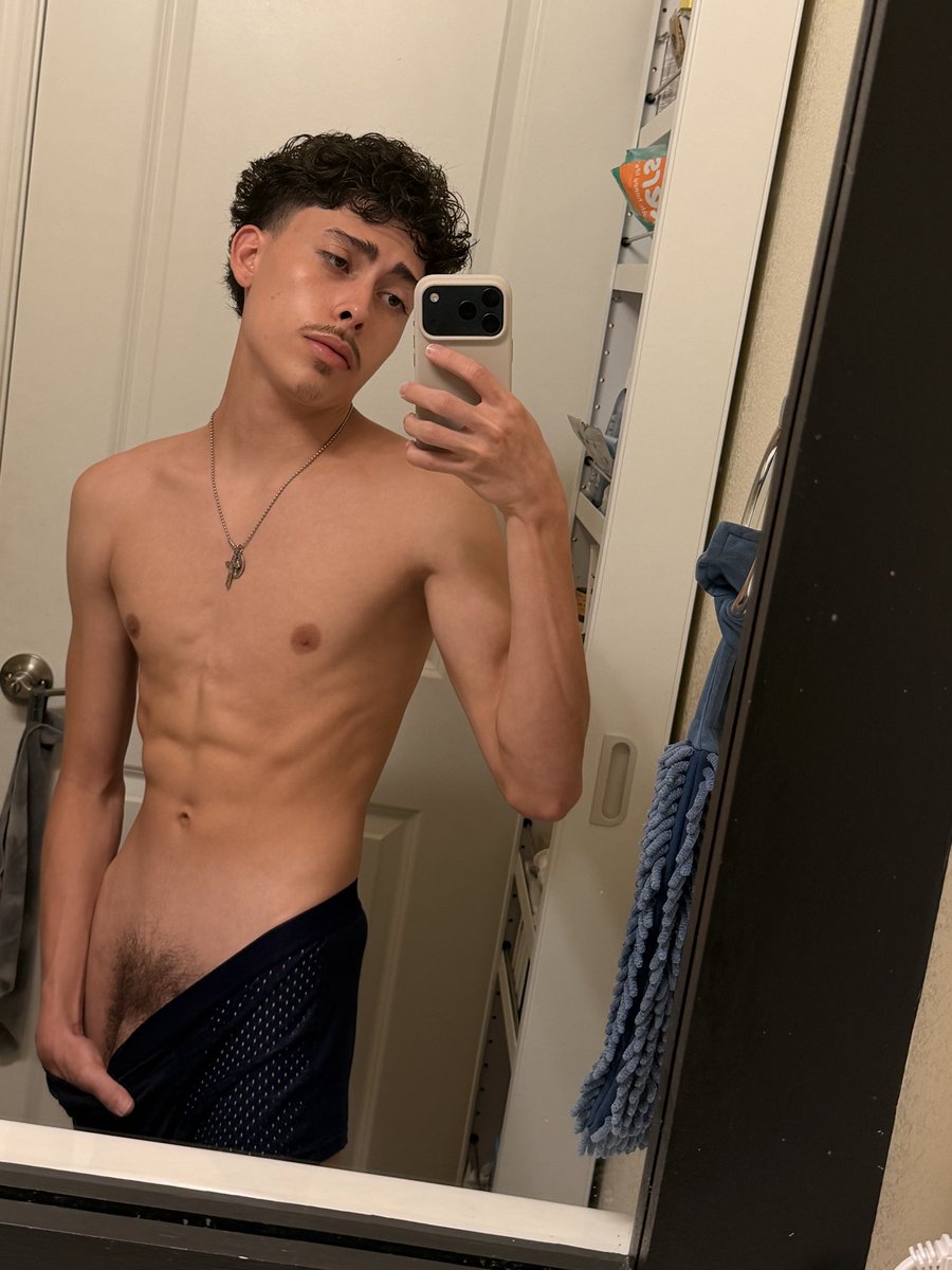 AdrianElli18's tweet photo. How’s your day going?! 
#motivational #gay #fypシ゚viralシfypシ゚ #fypシ゚ #freak #sexy #bi #gayfyp https://t.co/NtzQ5PZoyz