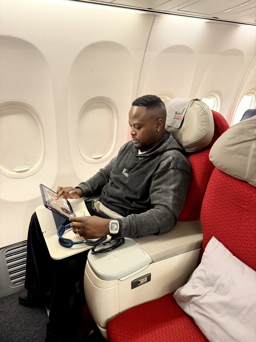 GwambaOfficial's tweet photo. No bus cuz diesel wasowa. 

📌✅ ✈️ https://t.co/dAMKrHe2Mq