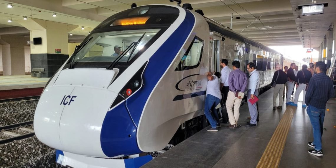 APCOOPDEPT's tweet photo. *Expanding Role: NAFED to supply food in Vande Bharat, Premium Trains*
The initiative gives a new dimension to NAFED’s expanding business portfolio and brings cooperative institutions closer to millions of consumers. https://t.co/y2valEKt0X