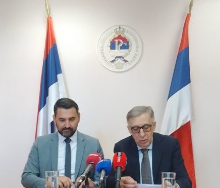DonjaGradina's tweet photo. Од 16. до 25. септембра "Дани Српске у Србији" у 14 градова. Шеф Представништва Српске у Србији Младен Цицовић је из програма издвојио 17. септембра у Београду монодраму "Мајка Козара" коју је припремила Јавна установа Спомен-подручје Доња Градина. 
https://t.co/8AyEAvp1hC https://t.co/mV1LW7dd9R