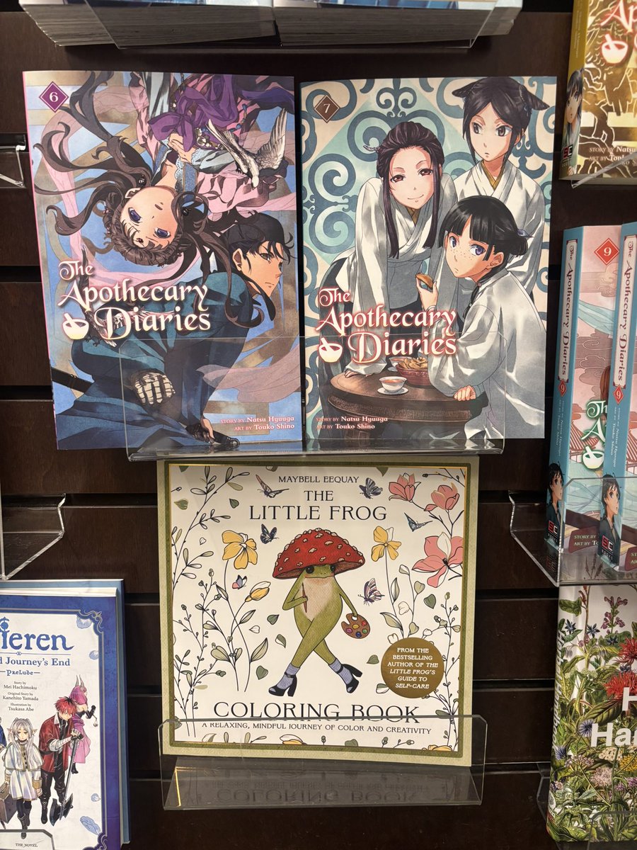 benegesserit_'s tweet photo. someone in the Barnes&amp;Noble staff knows the stuff🐸 https://t.co/GbCPjJJevP