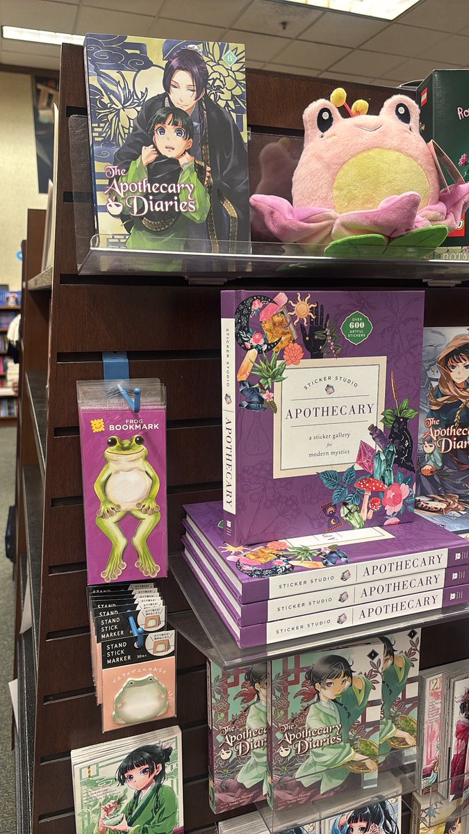 benegesserit_'s tweet photo. someone in the Barnes&amp;Noble staff knows the stuff🐸 https://t.co/GbCPjJJevP