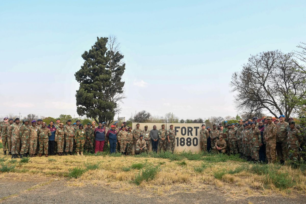 SANDF_ZA's tweet photo. Junior Command and Staff Course 2026 || Educational Historical Tour Day 16 || Fort 1880.
https://t.co/o0eezl52QJ
#SANDF
#SAArmy
#SAArmyTrainingFormation
#JCSC2026
#PrideOfLions https://t.co/oL7jpTyqqw