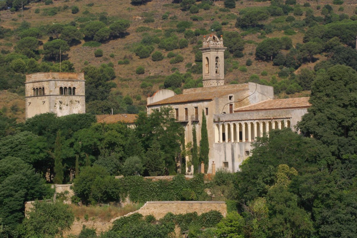 IndependentBDN's tweet photo. #Badalona El govern d’Albiol pretén expropiar Sant Jeroni de la Murtra per convertir-lo en un parc temàtic de Colom. La polèmica està servida https://t.co/x468ejbB3S https://t.co/BNixmTv78X