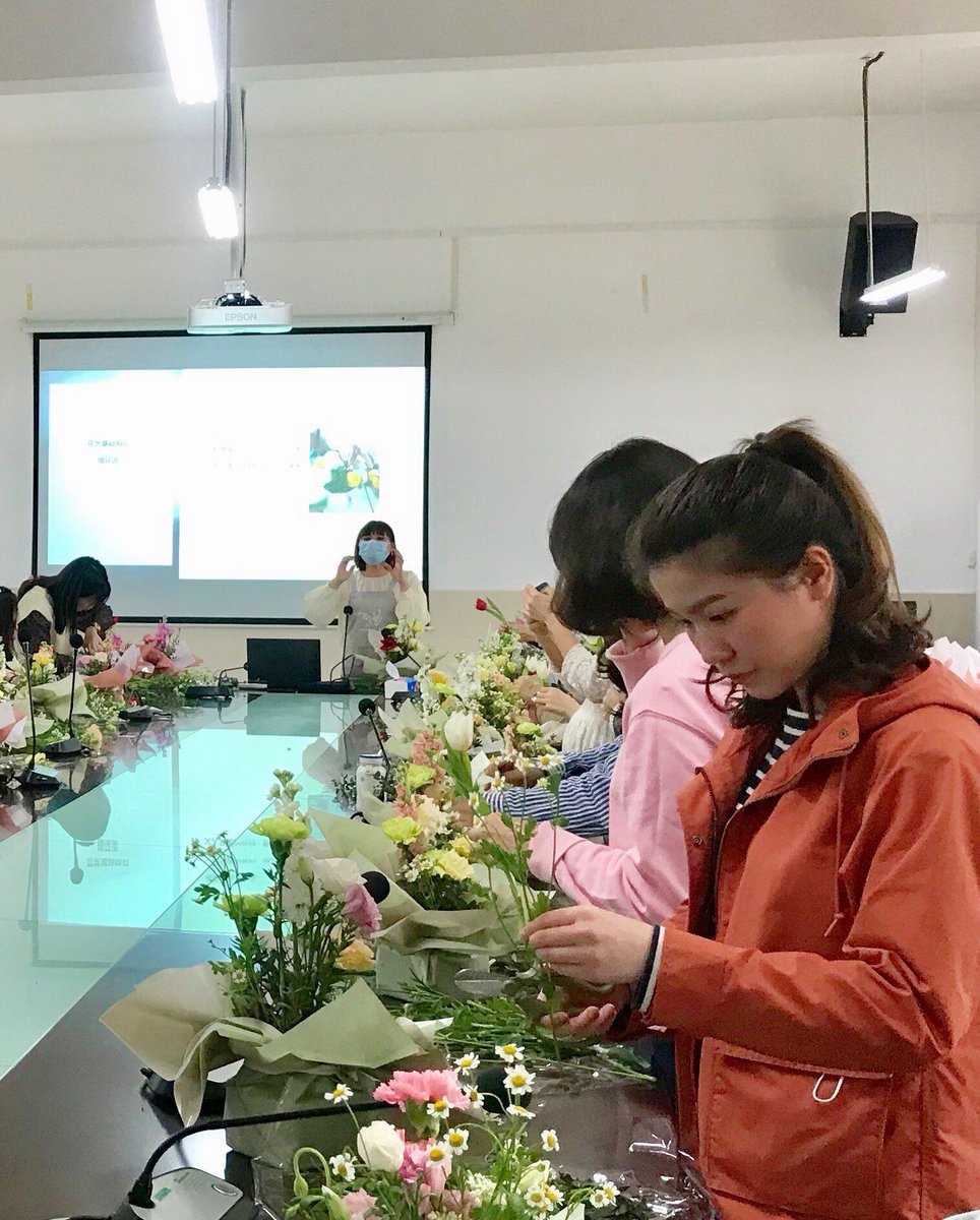 GopalLarokar's tweet photo. Grateful to have joined the "Sustainable Urban Design" lecture today! Learned actionable strategies to build eco-friendly cities—can’t wait to apply these insights to my upcoming projects. #UrbanDesign #Sustainability https://t.co/qWG8FXpQ0t