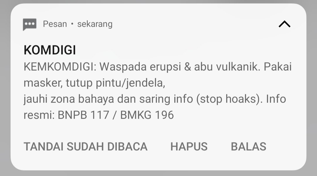 blueeskysa's tweet photo. Idiii baruu nongol sms nyaa 😠 dr 4 hari yg laluu kemanaa https://t.co/h0VQXIgQw2