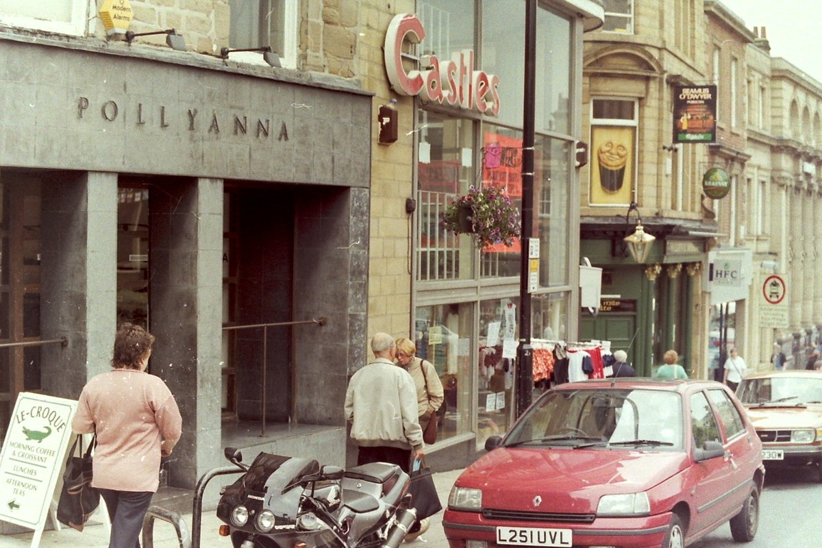 CooperBarnsley's tweet photo. 🧩 #MuseumJigsaws 🧩

Your #ThrowbackThursday puzzle this week is Pollyanna and Castles shops on Market Hill in 2004

Simply follow this link: ➡ https://t.co/l0b29gvcDa

Barnsley Archives and Local Studies https://t.co/oIy5LzTmGz