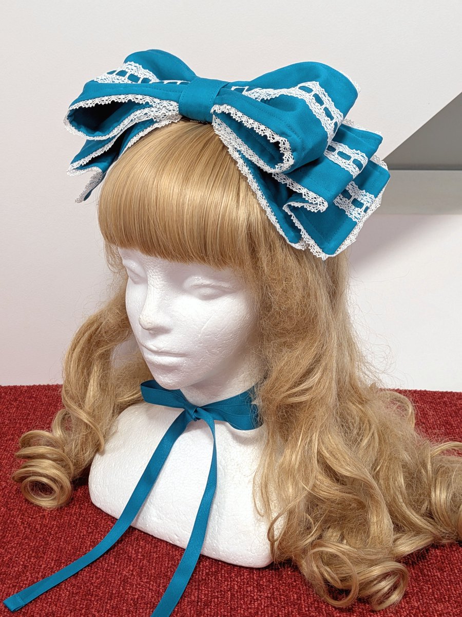 MetamorphoseEng's tweet photo. 💚💎Recommended Styling💎💚
Ladder Lace Pintuck Frill JSK
https://t.co/iPETJFyL21
The vivid emerald green and off-white lace create a beautiful contrast✨
#ladderlace #pintuck
#metamorphose #mtdf #Lolitafashion https://t.co/WdFl0pytYK