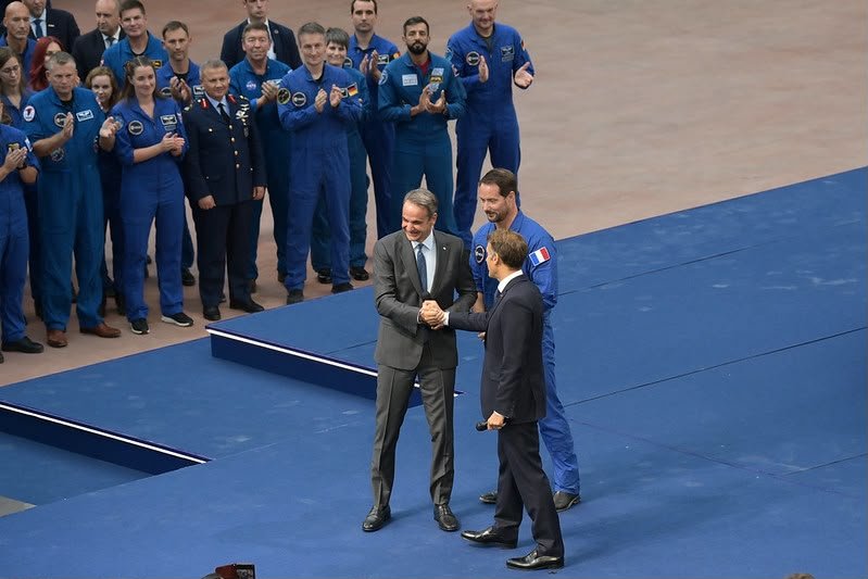 FranceenGrece's tweet photo. Ο @PrimeministerGR συμμετείχε στη διεθνή διάσκεψη για το διάστημα στο Παρίσι. Αναφέρθηκε στη δέσμευση της Γαλλίας 🇫🇷 για στενότερη 🇪🇺 συνεργασία στο διάστημα, καθώς και στην αποστολή του πρώτου 🇬🇷 αστροναύτη, Αδριανού Γολέμη, στον διεθνή διαστημικό σταθμό! #sommetspatial https://t.co/4PMeVQvwL4