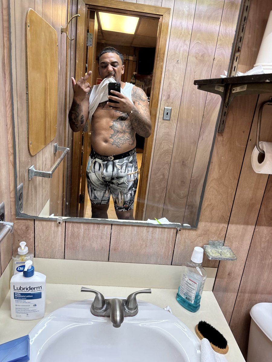 JonathanCu92324's tweet photo. Would you want to experience a sexual sensation with me 😋😋😋 #hookup #pawg #bbwlover #thefreak https://t.co/plrcckz0gX