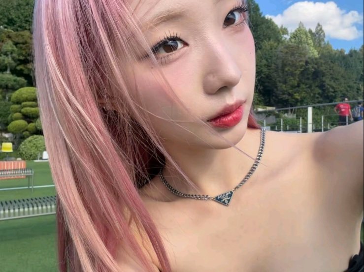 IYJNLOOKS's tweet photo. yeojin tiktok update 
(for subscribers only) https://t.co/sYYCOxMZCY