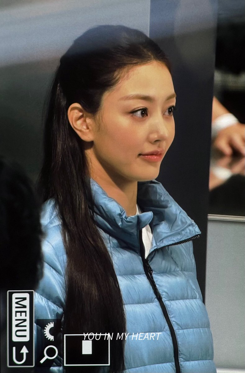 YIMH_TWICE's tweet photo. 260910 pre.

🩵❄️⛄️

#TWICE #JIHYO #트와이스 #지효 https://t.co/7vTMcG1C1w