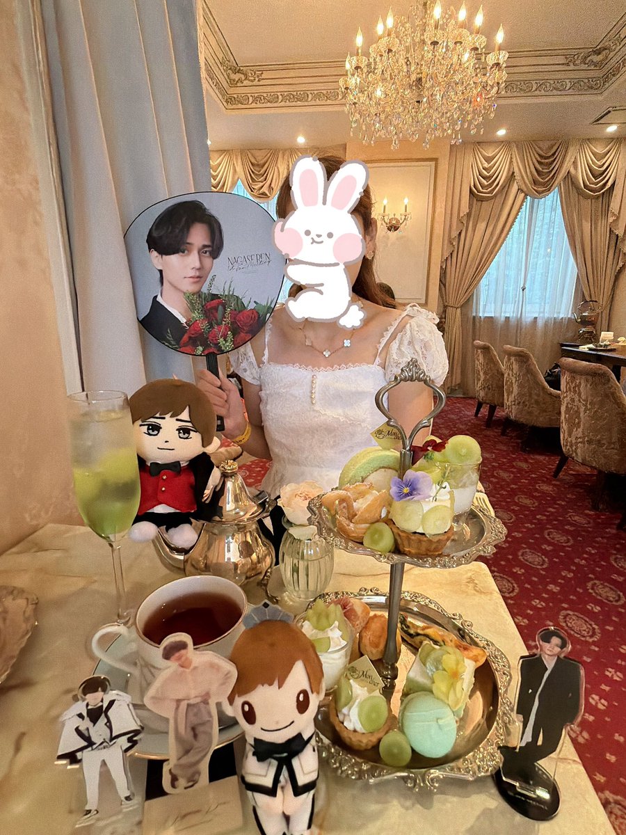 icche_star's tweet photo. 廉のファンミ前にモンシェールでシャインマスカットのアフヌンしたよ🍇💚
シャンデリアがあって素敵空間✨🌹
ホテルのアフタヌーンティーより安くて4200円🫶
やっぱり堂島ロールのクリームがおいしい😋 https://t.co/rHpmHyLdmC
