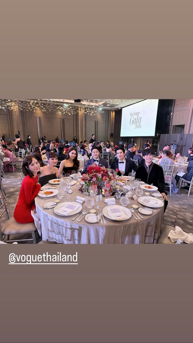 euroyswofficial's tweet photo. —— ♡ 𝐄𝐮𝐫𝐨 𝐘𝐨𝐭𝐬𝐚𝐰𝐚𝐭 ’𝐬 𝐔𝐩𝐝𝐚𝐭𝐞 ☻
🌟 IGS : Euroyotsawat 

“ #VogueGala2026 ”

SONEURO AT VOGUE GALA26
#Voguegala2026xSonEuro
#Euroyotsawat #ยูโรยศวรรธน์
#SonEuro https://t.co/c3o9BKmuiU