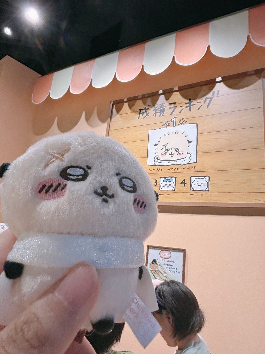 chappy10226699's tweet photo. おゆさん（@ oyussy ）とちいかわパークに行ってきた〜‼️✌️
混んでたけど楽しかった〜！(´TωT｀)
無事、びんよよも確保できました😊 https://t.co/QSTH59QWyH