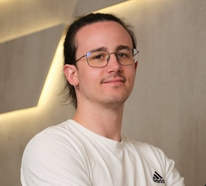 RadioEsperantia's tweet photo. Charlamos con el ingeniero informático Adrián Martínez Navarro sobre la evolución, presente y futuro de la Inteligencia Artificial. https://t.co/tiQKeUGMNG https://t.co/sTuvRjSbEv